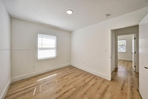 Casa en alquiler en Miami, Florida, 2 dormitorios, 65.03 m2 № 1938738 - foto 14