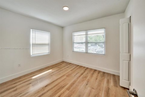 Villa ou maison à louer à Miami, Floride: 2 chambres, 65.03 m2 № 1938738 - photo 9