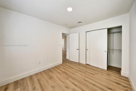 Villa ou maison à louer à Miami, Floride: 2 chambres, 65.03 m2 № 1938738 - photo 15