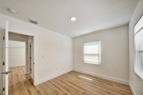 Villa ou maison à louer à Miami, Floride: 2 chambres, 65.03 m2 № 1938738 - photo 8