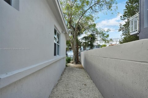 Villa ou maison à louer à Miami, Floride: 2 chambres, 65.03 m2 № 1938738 - photo 6