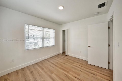 Villa ou maison à louer à Miami, Floride: 2 chambres, 65.03 m2 № 1938738 - photo 10