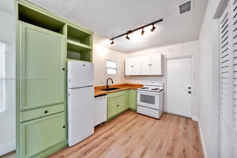 Casa en alquiler en Miami, Florida, 2 dormitorios, 65.03 m2 № 1938738 - foto 21
