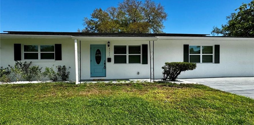 Villa ou maison à Saint Petersburg, Floride 3 chambres, 134.71 m2 № 1835424