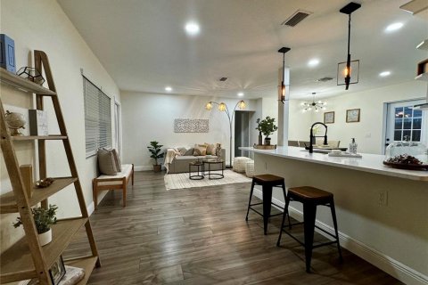 Villa ou maison à louer à Saint Petersburg, Floride: 3 chambres, 134.71 m2 № 1835424 - photo 8