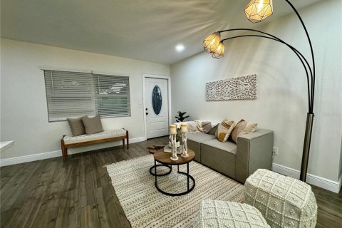 Villa ou maison à louer à Saint Petersburg, Floride: 3 chambres, 134.71 m2 № 1835424 - photo 6