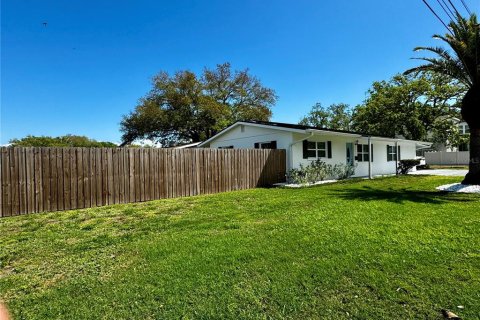 Villa ou maison à louer à Saint Petersburg, Floride: 3 chambres, 134.71 m2 № 1835424 - photo 4