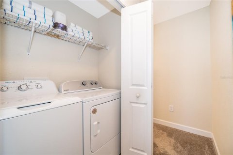 Townhouse in STOREY LAKE in Kissimmee, Florida 4 bedrooms, 177.81 sq.m. № 2099386 - photo 17