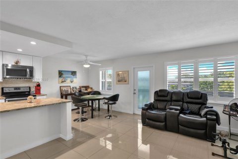 Condominio en venta en Deerfield Beach, Florida, 2 dormitorios, 79.9 m2 № 2034141 - foto 2