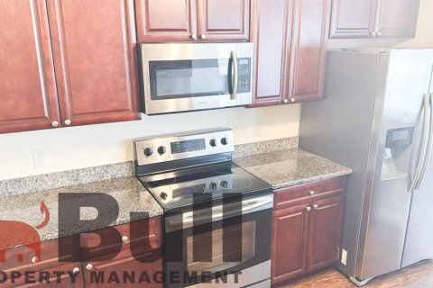 Снять в аренду таунхаус в Уинтер-Хейвен, Флорида 2 спальни, 339.46м2, № 1902319 - фото 6