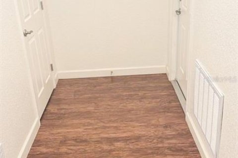 Снять в аренду таунхаус в Уинтер-Хейвен, Флорида 2 спальни, 339.46м2, № 1902319 - фото 7