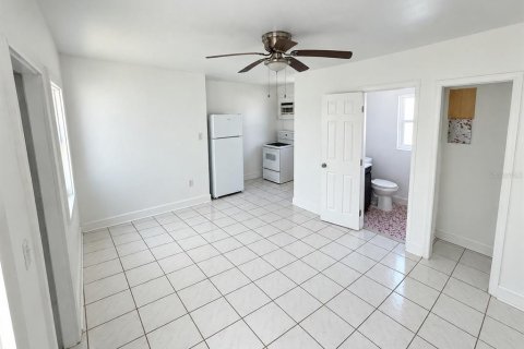 Studio in Saint Pete Beach, Florida № 2396329 - photo 2