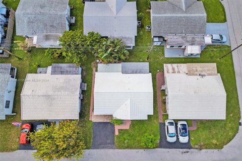 Casa en venta en Tamarac, Florida, 2 dormitorios, 95.5 m2 № 1704726 - foto 19