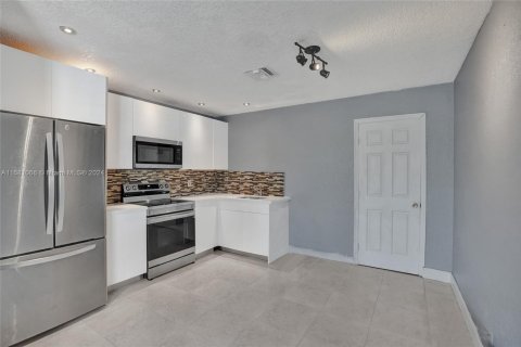 Casa en venta en Tamarac, Florida, 2 dormitorios, 95.5 m2 № 1704726 - foto 6