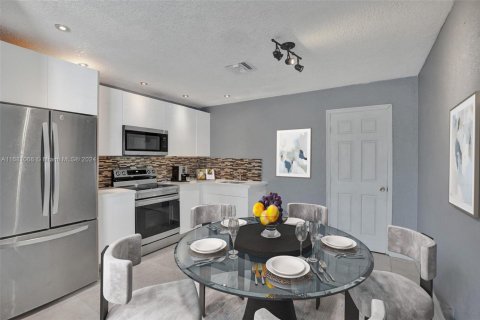 Casa en venta en Tamarac, Florida, 2 dormitorios, 95.5 m2 № 1704726 - foto 5