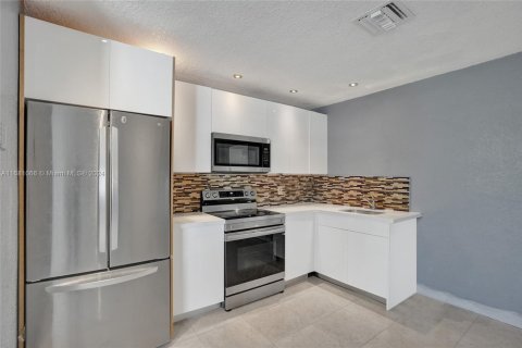 Casa en venta en Tamarac, Florida, 2 dormitorios, 95.5 m2 № 1704726 - foto 7
