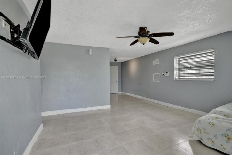 Casa en venta en Tamarac, Florida, 2 dormitorios, 95.5 m2 № 1704726 - foto 4