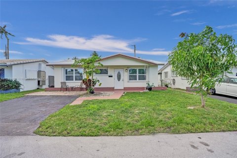 Casa en venta en Tamarac, Florida, 2 dormitorios, 95.5 m2 № 1704726 - foto 2