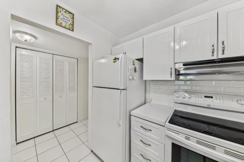 Купить кондоминиум в Помпано-Бич, Флорида 3 комнаты, 81.75м2, № 2247623 - фото 19