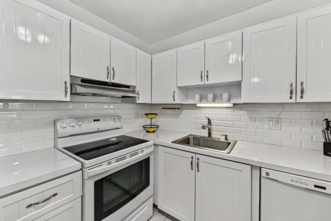 Купить кондоминиум в Помпано-Бич, Флорида 3 комнаты, 81.75м2, № 2247623 - фото 15