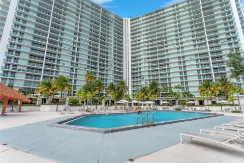 Снять в аренду кондоминиум в Санни-Айлс-Бич, Флорида 2 спальни, 141.3м2, № 1958198 - фото 12