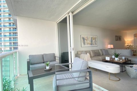 Снять в аренду кондоминиум в Санни-Айлс-Бич, Флорида 2 спальни, 141.3м2, № 1958198 - фото 3