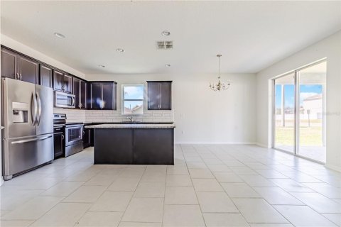 House in Haines City, Florida 4 bedrooms, 174.28 sq.m. № 2107238 - photo 12