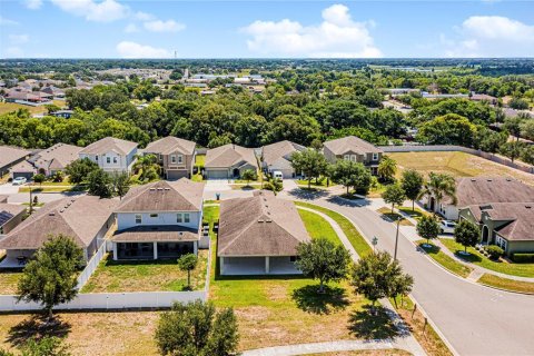 House in Haines City, Florida 4 bedrooms, 174.28 sq.m. № 2107238 - photo 30
