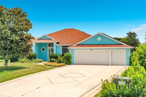 Casa en Leesburg, Florida 3 dormitorios, 261.61 m2 № 2266471
