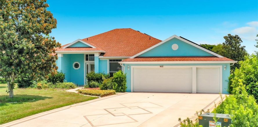 Casa en Leesburg, Florida 3 dormitorios, 261.61 m2 № 2266471