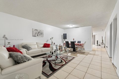 Купить кондоминиум в Хайалиа Гарденс, Флорида 2 спальни, 111.48м2, № 2015815 - фото 4