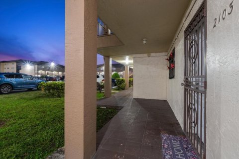 Купить кондоминиум в Хайалиа Гарденс, Флорида 2 спальни, 111.48м2, № 2015815 - фото 3