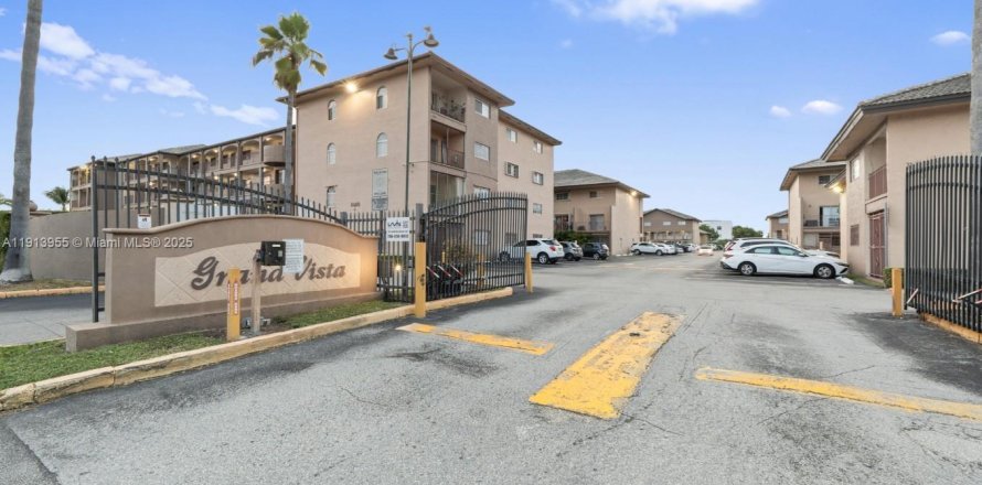 Кондоминиум с 2 спальнями в Хайалиа Гарденс, Флорида № 2015815