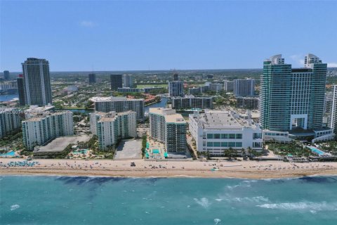 Condo in Hollywood, Florida, 2 bedrooms  № 2068832 - photo 3