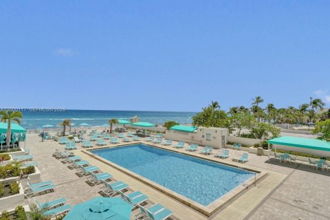 Condo in Hollywood, Florida, 2 bedrooms  № 2068832