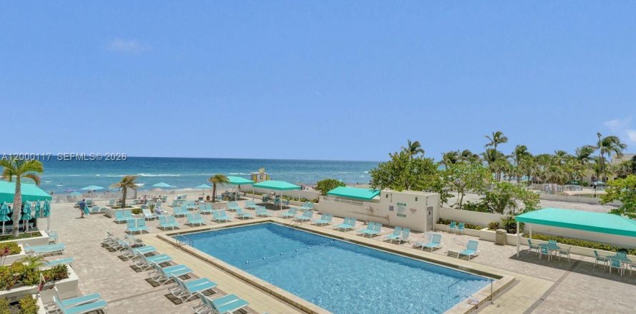 Condo in Hollywood, Florida, 2 bedrooms  № 2068832