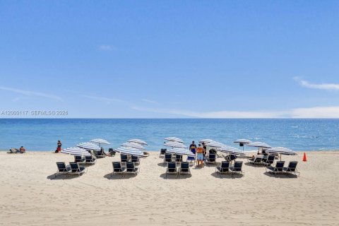 Condo in Hollywood, Florida, 2 bedrooms  № 2068832 - photo 4