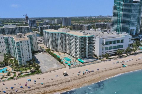 Condo in Hollywood, Florida, 2 bedrooms  № 2068832 - photo 28