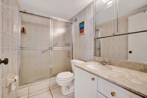 Condo in Hollywood, Florida, 2 bedrooms  № 2068832 - photo 21