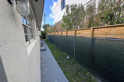 Condominio en alquiler en Miami Beach, Florida, 1 dormitorio, 57.23 m2 № 2050491 - foto 11