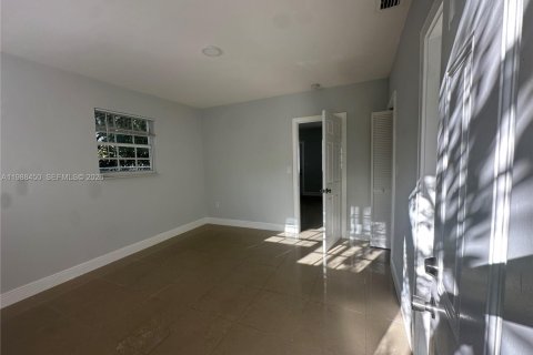 Condominio en alquiler en Miami Beach, Florida, 1 dormitorio, 57.23 m2 № 2050491 - foto 6