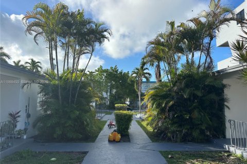 Condominio en alquiler en Miami Beach, Florida, 1 dormitorio, 57.23 m2 № 2050491 - foto 2