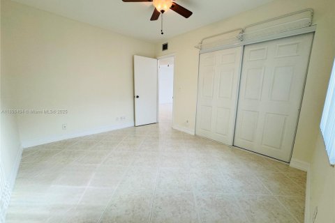 Condo in Pembroke Pines, Florida, 2 bedrooms № 1950983 - photo 16