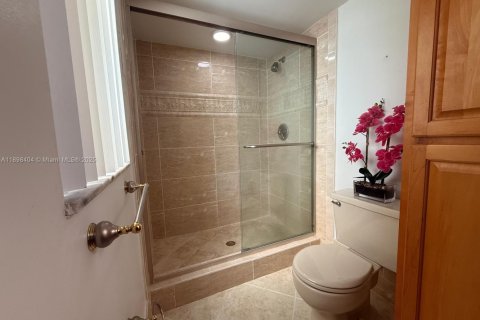 Condo in Pembroke Pines, Florida, 2 bedrooms № 1950983 - photo 13