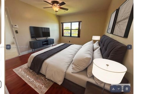 Condo in Pembroke Pines, Florida, 2 bedrooms № 1950983 - photo 11