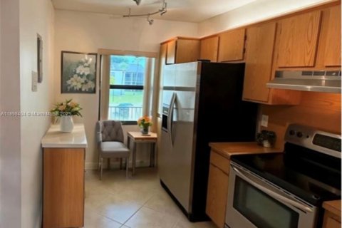 Condo in Pembroke Pines, Florida, 2 bedrooms № 1950983 - photo 7