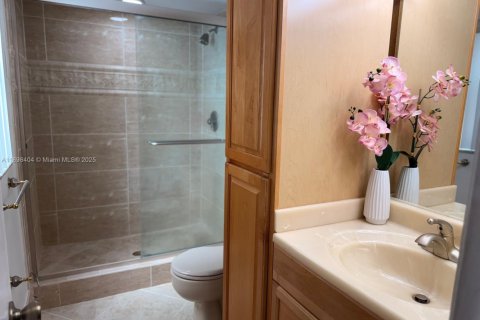 Condo in Pembroke Pines, Florida, 2 bedrooms № 1950983 - photo 14