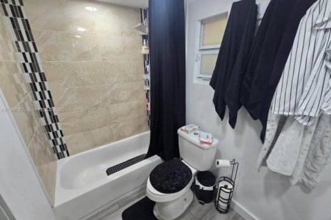 Villa ou maison à vendre à Miami, Floride: 3 chambres, 99.96 m2 № 2055028 - photo 8