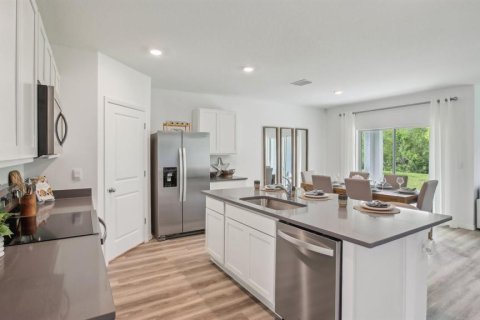 House in Wimauma, Florida 4 bedrooms, 174.84 sq.m. № 2216162 - photo 9