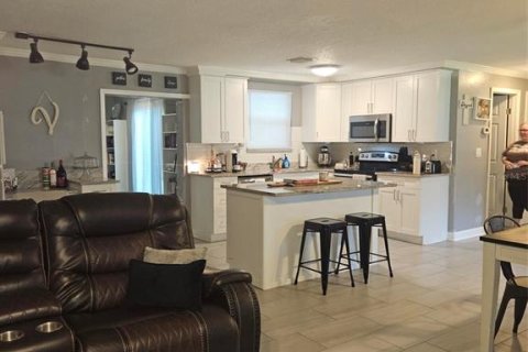 House in Spring Hill, Florida 3 bedrooms, 122.82 sq.m. № 1849759 - photo 9